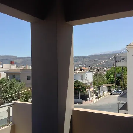 Happiness In Chania 하니아